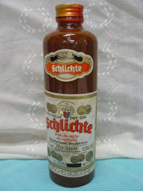 SCHLICHTE DRY GIN COLLECTABLE CERAMIC BOTTLE 350 MLS