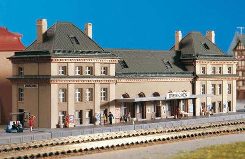 Kibri 6714 Z train station