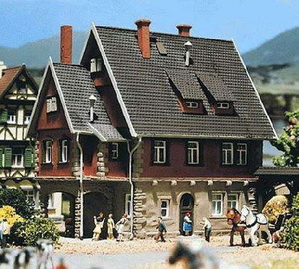 VOLLMER 7732  N GUAGE VICARAGE