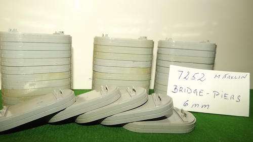 MARKLIN HO BRIDGE PILLAR 7252  ( Price for 2)