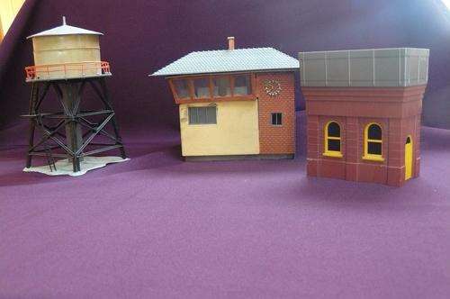 ONE LOT OF HO BUILDINGS, AND WATER TANK