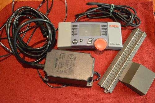 Marklin Ho mobile station 60652  with transformer 66191 and 24088 connector track