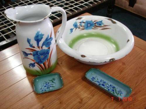 WASH BASIN AND JUG WITH SOAP DISH AND OTHER
