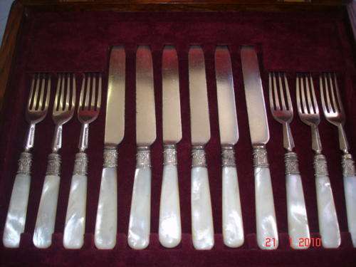 MEPPIN AND WEBB KNIVES AND FORKS IN BOX