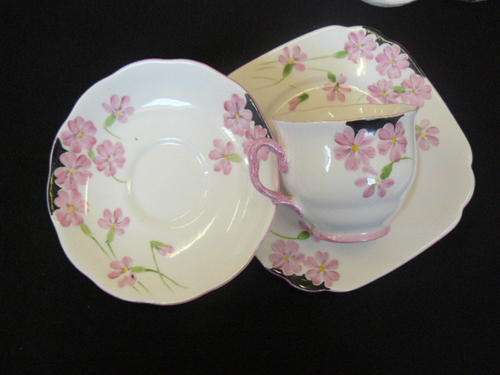 WOW ROYAL ALBERT TRIO. NO DAMAGE! VERY PRETTY