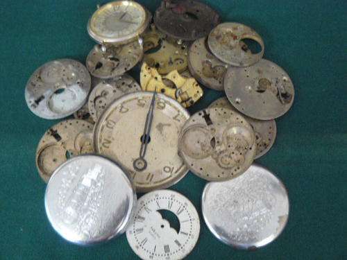 LITTLE LOT OF OLD WATCH SPARES WITH POCKET WATCH HOUSING