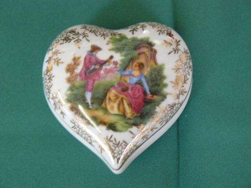HEART SHAPED TRINKET BOX. LOVELY GIFT