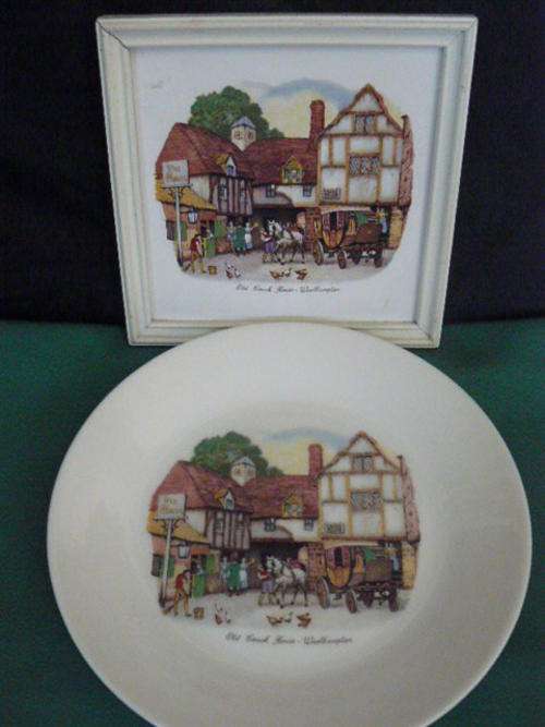 SET OF WALL TILE AND PLATE