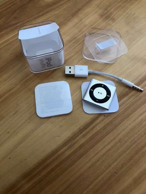Apple iPod Shuffle 2GB - Silver