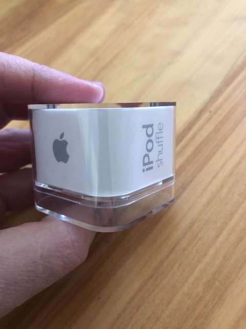 Apple iPod Shuffle 2GB - Silver
