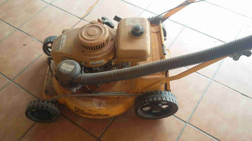 Professional grass mower with Robin EC10 motor. Needs attention