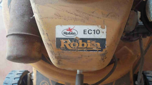 Professional grass mower with Robin EC10 motor. Needs attention