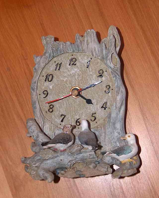 Great gift - Ornamental clock driftwood look with seagulls
