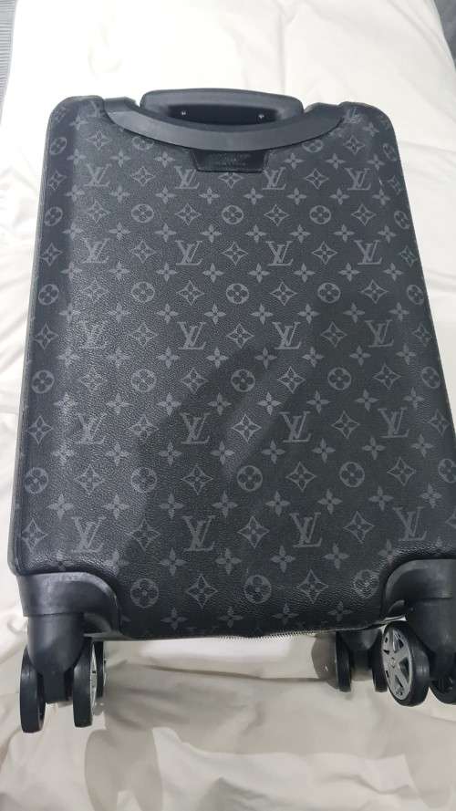 2 bags luggage bag and hand luggage bag1 medium bag  and 1 small hand luggage bag