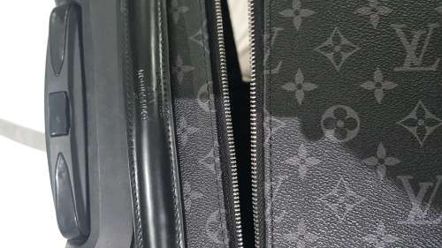 2 bags luggage bag and hand luggage bag1 medium bag  and 1 small hand luggage bag