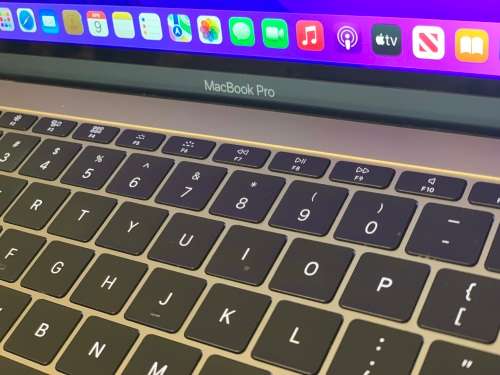 Apple Macbook Pro 13-inch 2017 Model Retina Display - Intel Core i5 - 8GB RAM - 128GB SSD - Preowned