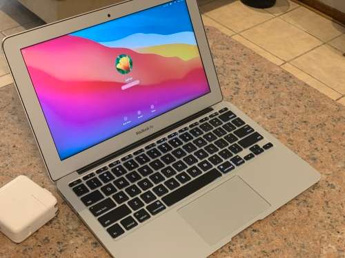 2015 Macbook Air - Intel Core i5 - 4GB RAM - 128GB SSD - Preowned - Like New ~Free Shipping