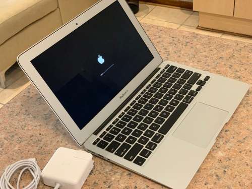 2015 Macbook Air - Intel Core i5 - 4GB RAM - 128GB SSD - Preowned - Like New ~Free Shipping