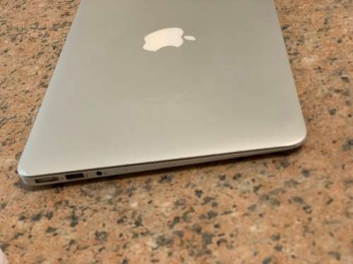 2015 Macbook Air - Intel Core i5 - 4GB RAM - 128GB SSD - Preowned - Like New ~Free Shipping