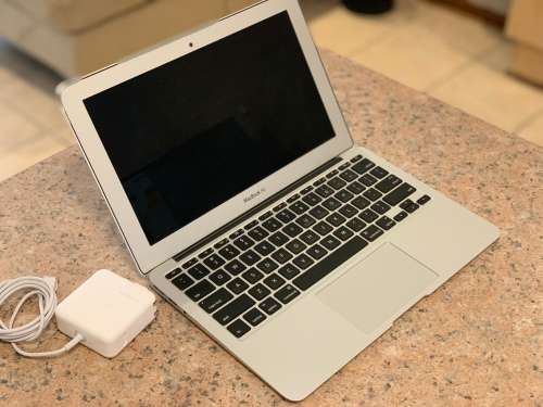 2015 Macbook Air - Intel Core i5 - 4GB RAM - 128GB SSD - Preowned - Like New ~Free Shipping