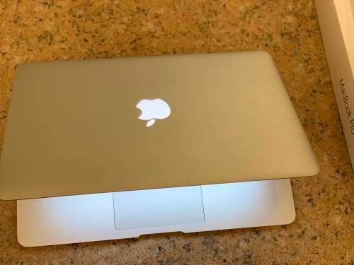 Macbook Air 13-inch 2015 - Silver - Preowned - Grade A  ~ Like New ~ FREE Shipping