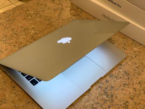 Macbook Air 13-inch 2015 - Silver - Preowned - Grade A  ~ Like New ~ FREE Shipping