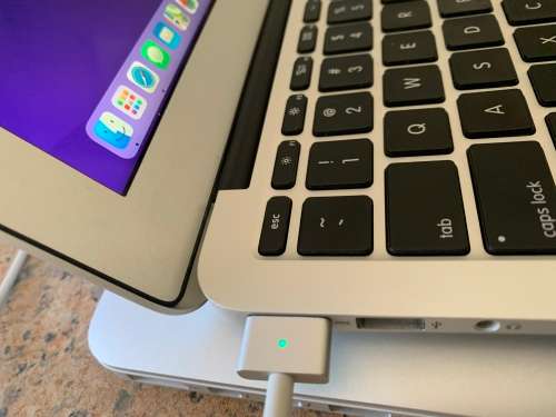 2015 Macbook Air - Intel Core i5 - 4GB RAM - 128GB SSD - Preowned - Like New ~Free Shipping