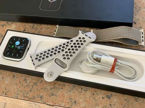 Apple Watch Series 4 44mm GPS - Silver - Certified Preowned - Grade A ~ Like New ~FREE Shipping