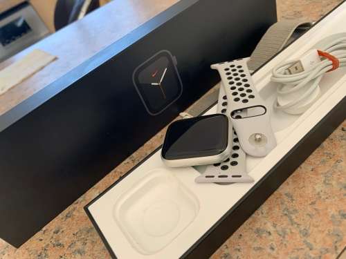 Apple Watch Series 4 44mm GPS - Silver - Certified Preowned - Grade A ~ Like New ~FREE Shipping