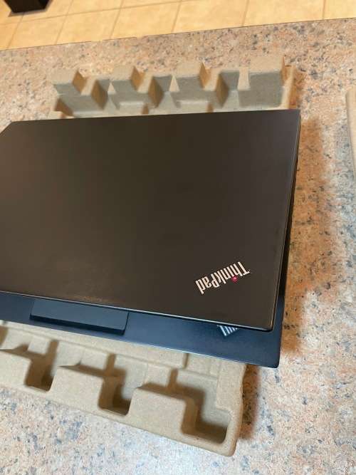 Lenovo Thinkpad T470 - Intel Core i5 - 8GB RAM - 256GB SSD ~FREE 64GB Memory Stick