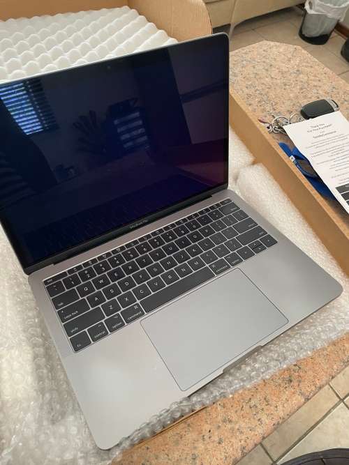 Apple Macbook Pro 13-inch 2017 Model Retina Display - Intel Core i5 - 8GB RAM - 128GB SSD - Preowned