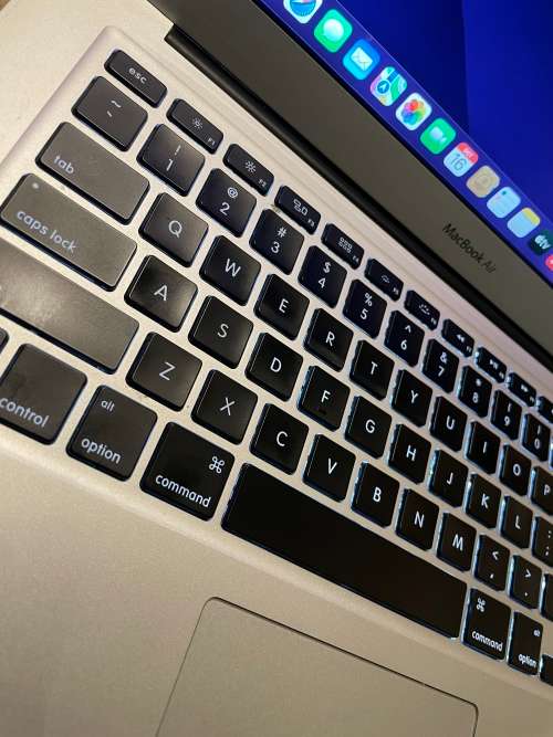 Macbook Air 13-inch 2015 - 4GB - 128GB SSD - Silver - Preowned - Grade A ~FREE 64GB Memory Stick