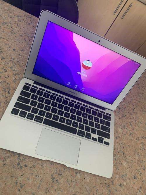 2015 Macbook Air - Intel Core i5 - 4GB RAM - 128GB SSD - Preowned  ~FREE 32GB Memory Stick