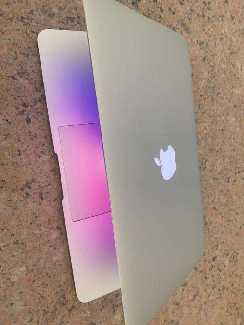 2015 Macbook Air - Intel Core i5 - 4GB RAM - 128GB SSD - Preowned  ~FREE 32GB Memory Stick