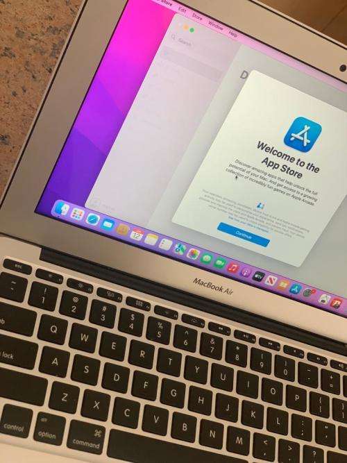 2015 Macbook Air - Intel Core i5 - 4GB RAM - 128GB SSD - Preowned  ~FREE 32GB Memory Stick