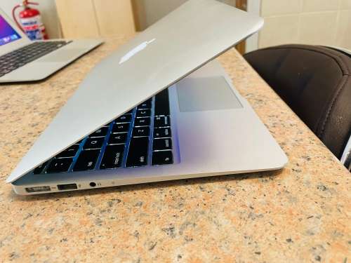 Macbook Air - 4GB RAM - 128GB SSD - Preowned - Grade A  ~ FREE Shipping