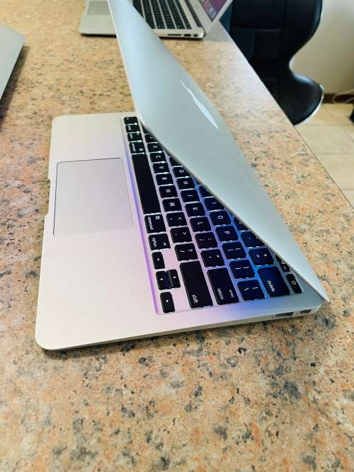 Macbook Air - 4GB RAM - 128GB SSD - Preowned - Grade A  ~ FREE Shipping