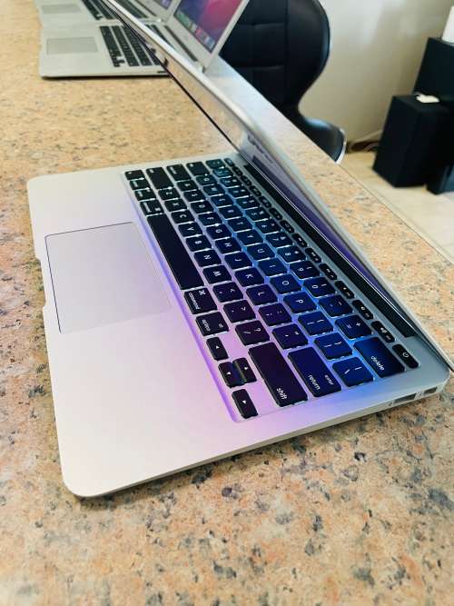 Macbook Air - 4GB RAM - 128GB SSD - Preowned - Grade A  ~ FREE Shipping