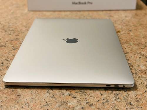 2017 Macbook Pro 15-inch Retina Display - Intel Core i7 - 16GB RAM - 512GB SSD Touchbar Dual GPU