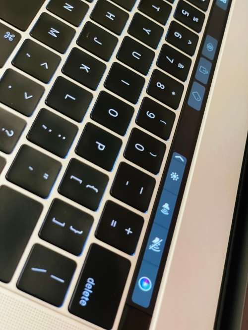 2017 Macbook Pro 15-inch Retina Display - Intel Core i7 - 16GB RAM - 512GB SSD Touchbar Dual GPU