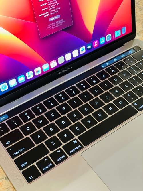 2019 Apple Macbook Pro 13-inch Retina Display - Intel Core i5 - 8GB RAM - 256GB SSD Touchbar Sensor