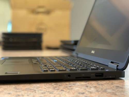 Dell Latitude E7470 Laptop - Intel Core i5 - 16GB RAM - 256GB SSD ~Grade A ~FREE 32GB Memory Stick