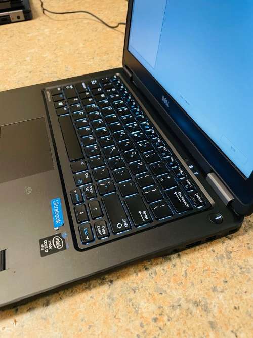 Dell Latitude E7250 Laptop - Intel Core i5 - 16GB RAM - 512GB SSD ~FREE 64GB Memory Stick