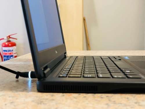 Dell Latitude E7250 Laptop - Intel Core i5 - 16GB RAM - 512GB SSD ~FREE 64GB Memory Stick