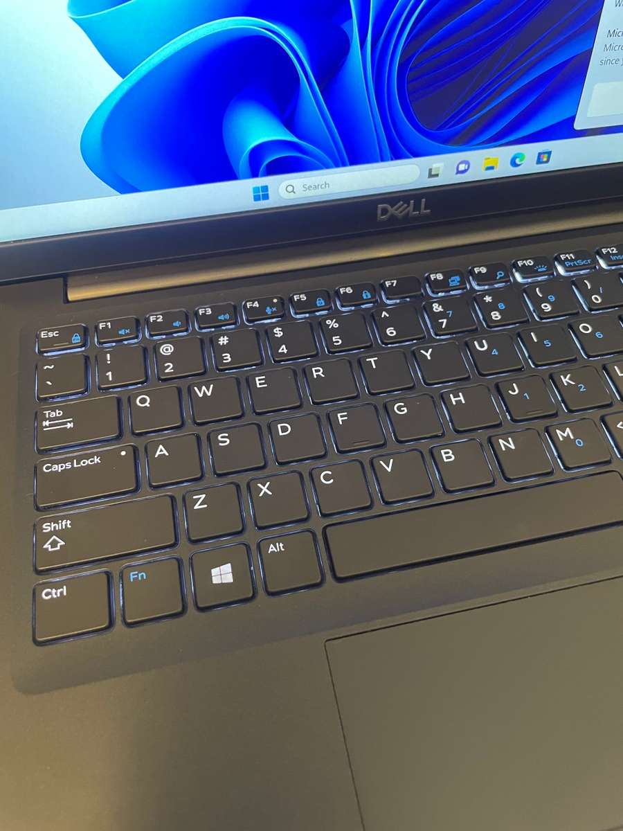 Dell Latitude 7390 Laptop - Intel Core i7 7th Gen - 16GB RAM - 512GB SSD FREE 64GB Memory Stick