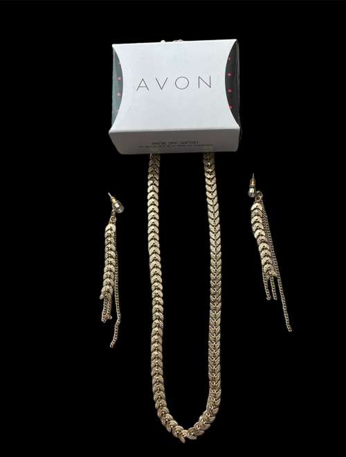 Avon Necklace & Earrings set