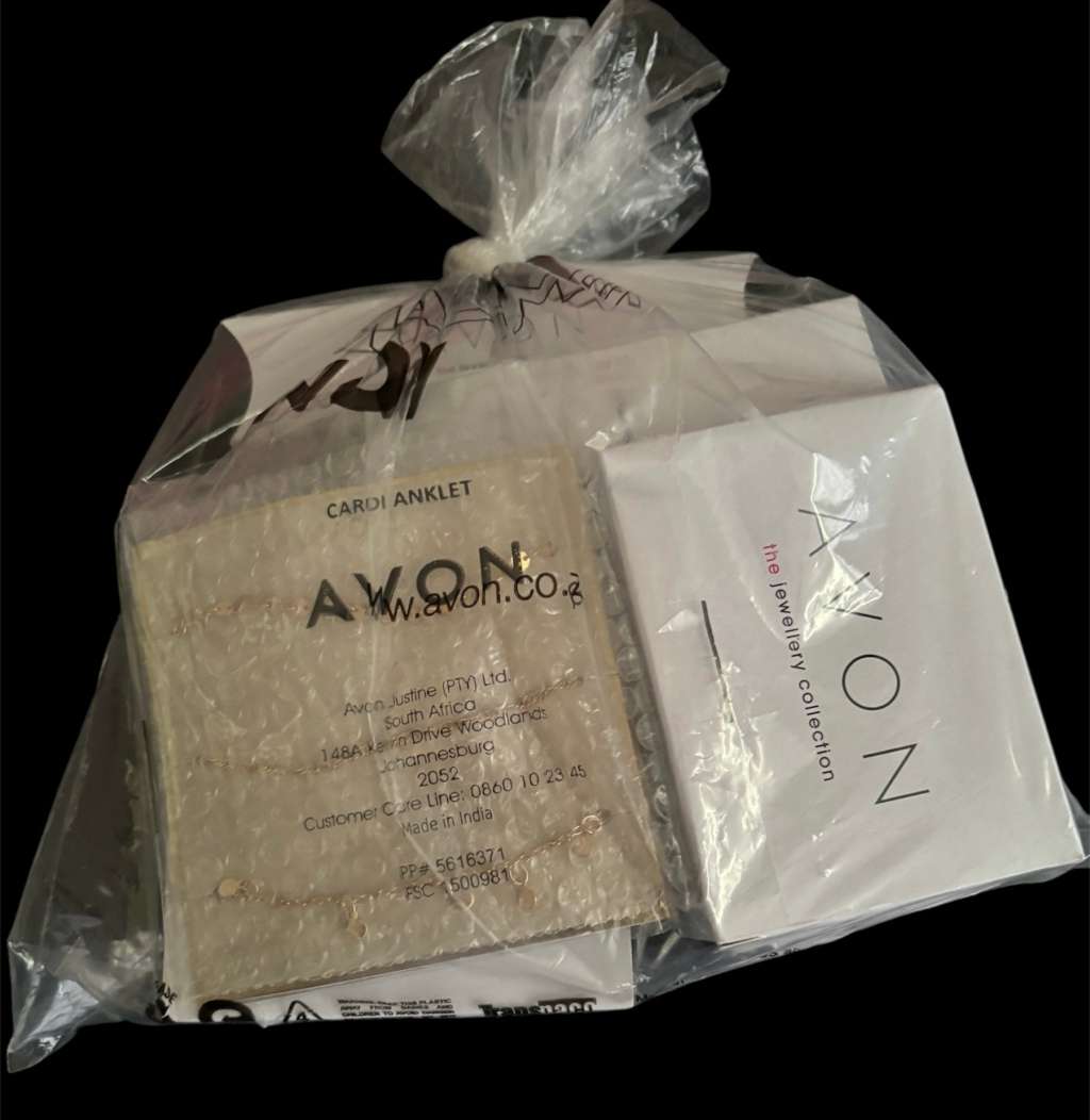 Mystery lot of 10 Avon Jewellery