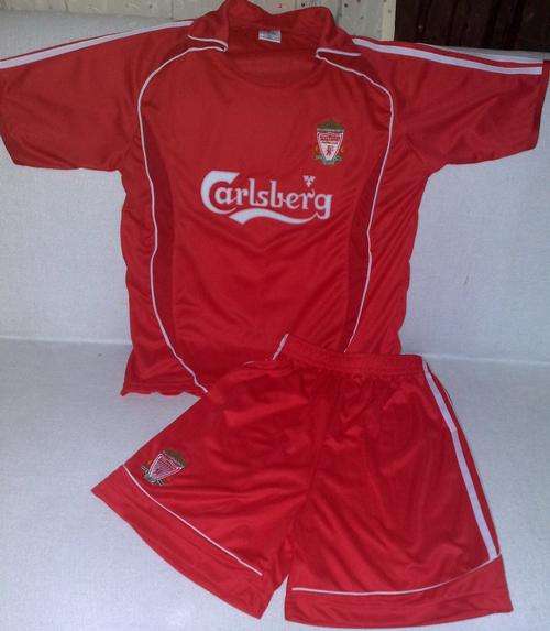 LIVERPOOL SOCCER KIDS KIT SIZE XL
