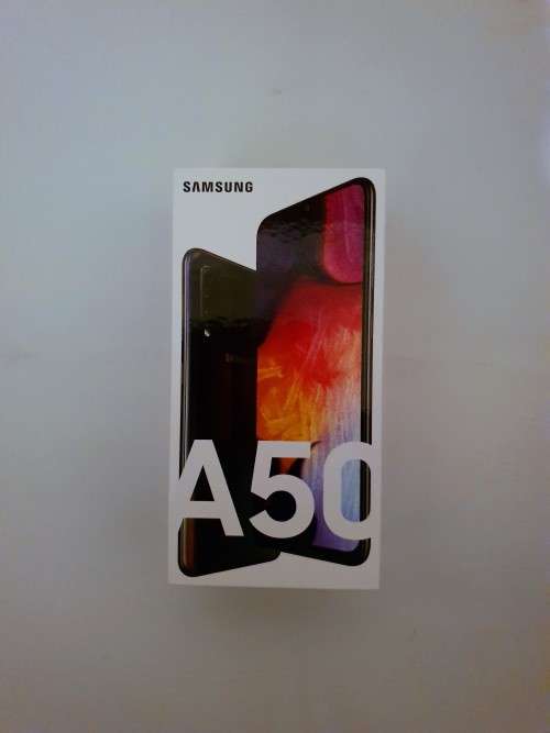 SAMSUNG GALAXY A50 128gb (BLACK/WHITE) import