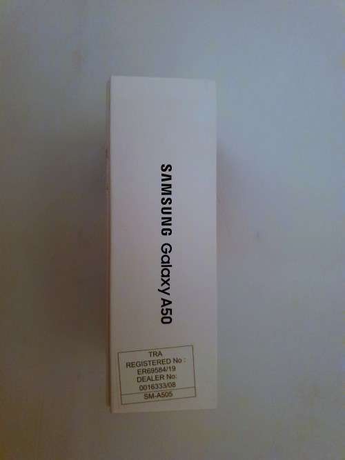 SAMSUNG GALAXY A50 128gb (BLACK/WHITE) import